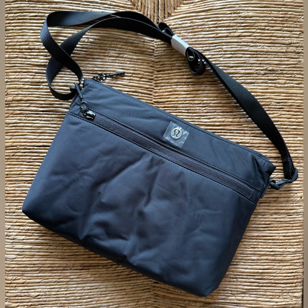 lululemon athletica Midnight Black Messenger Bag NWOT